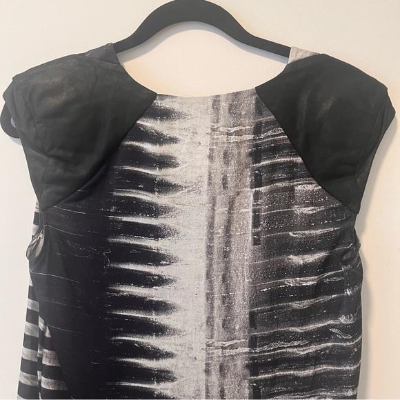 Beautiful Helmut Lang Sleeveless Top - Picture 4 of 5